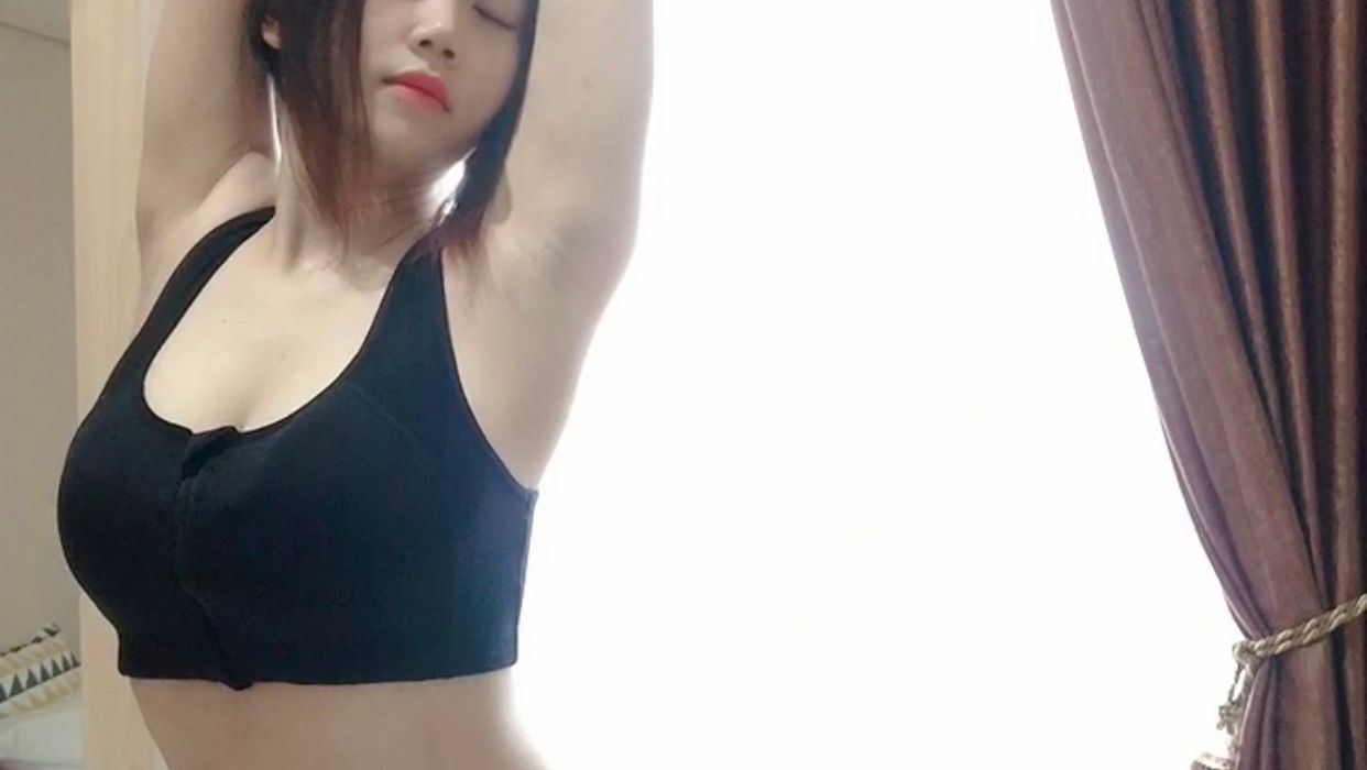 celinne : Beautiful breasts while exercising💦💦
