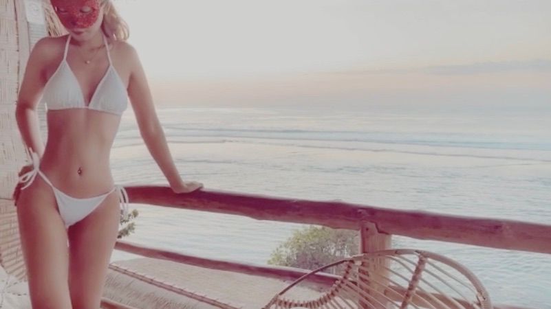  : wet sigh with the sound of the waves 💦🌊