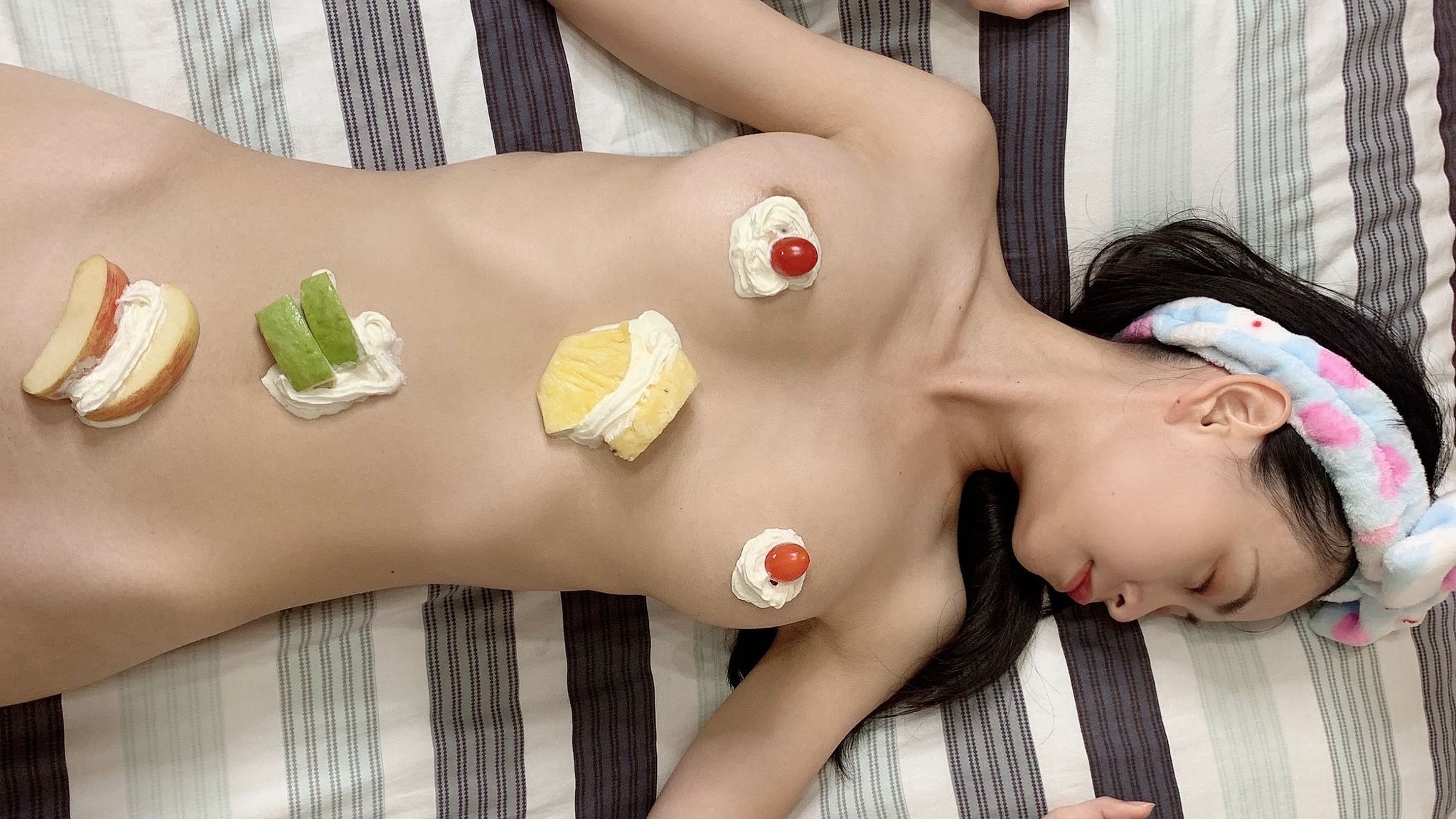 sexyemily : 視覺衝擊🔥頂級水果宴🍎