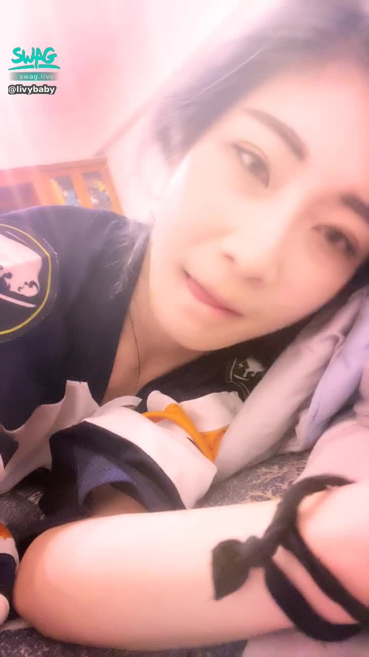 livybaby : 今晚有直播唷💕
參與主播🔥
⚠️
@ladymoon
@lovelyr
@blackfairy
⚠️
我跟她們說如果有麥當勞我就去找她們😂😂😂