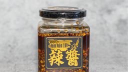 u*****e : 粉絲約會扮演了按摩師
然後跟我一起直播
直播時給其他粉絲說他是黑屌🤣
還有 我只是還沒有習慣有很多人在
拍攝 所以沒有才太大表情
因為心心真的是第一次下海😭😭
最後有新影片預告Una終於要嘗試3p ? ? ? ? ?
3p?淫亂公司 . . . .老闆偷吃員工妻. . .