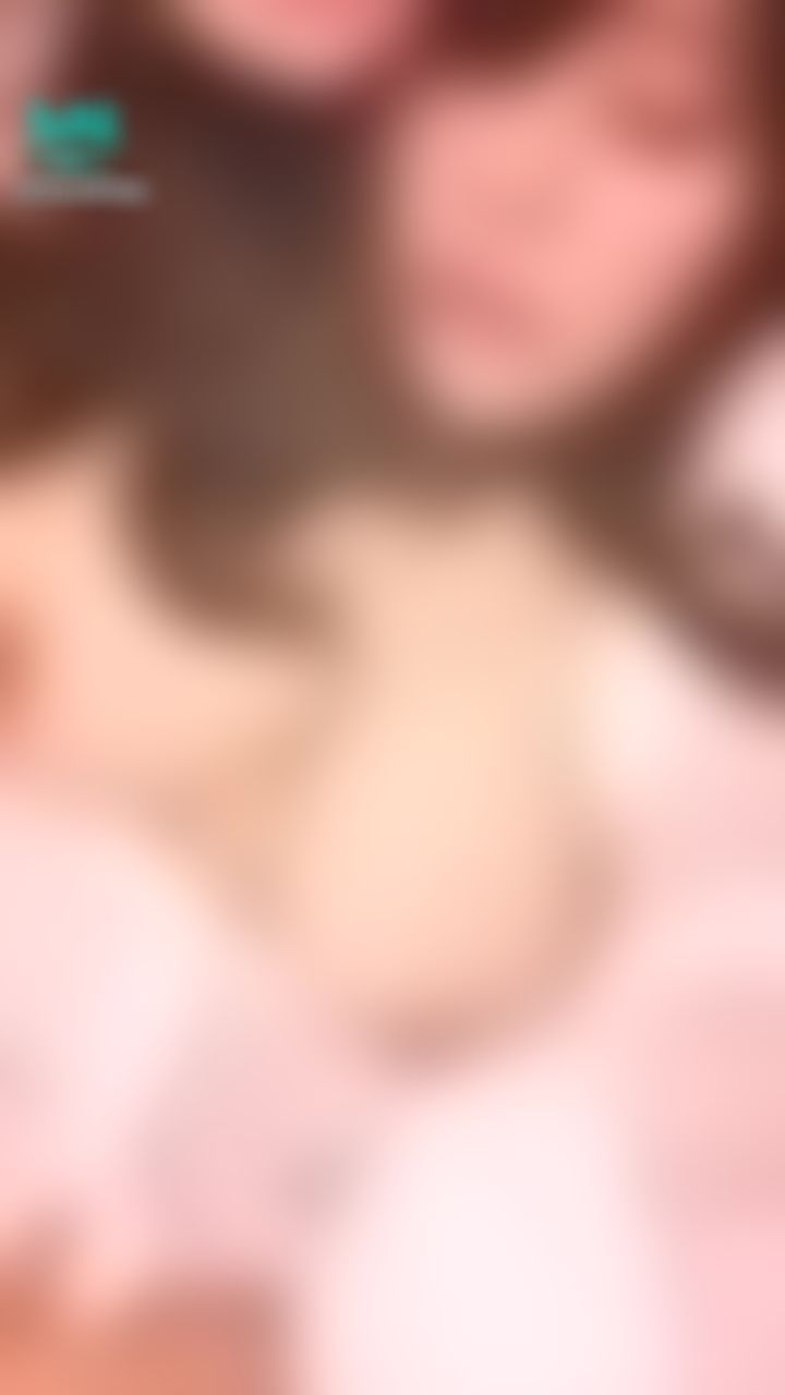 nanalittlepupy : 在床上淫蕩的不停抖動呻吟....