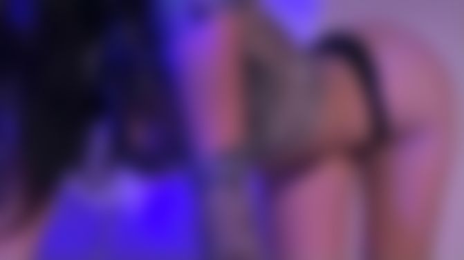 b******y : bae💦i'm horny 🍆🍆🍑🍑