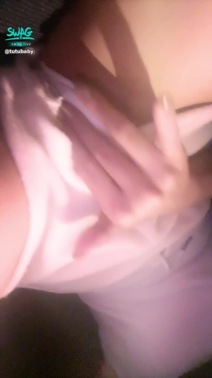 t******y : 超極大膽‼️🈲必解‼️在uber上面摸逼🔥騷騷騷🔥