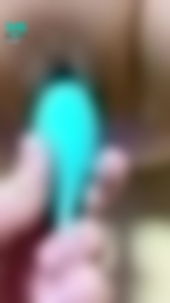 e*****e : 玩具玩到狂噴水💦💦💦🥺滿地都是淫水😪😭
