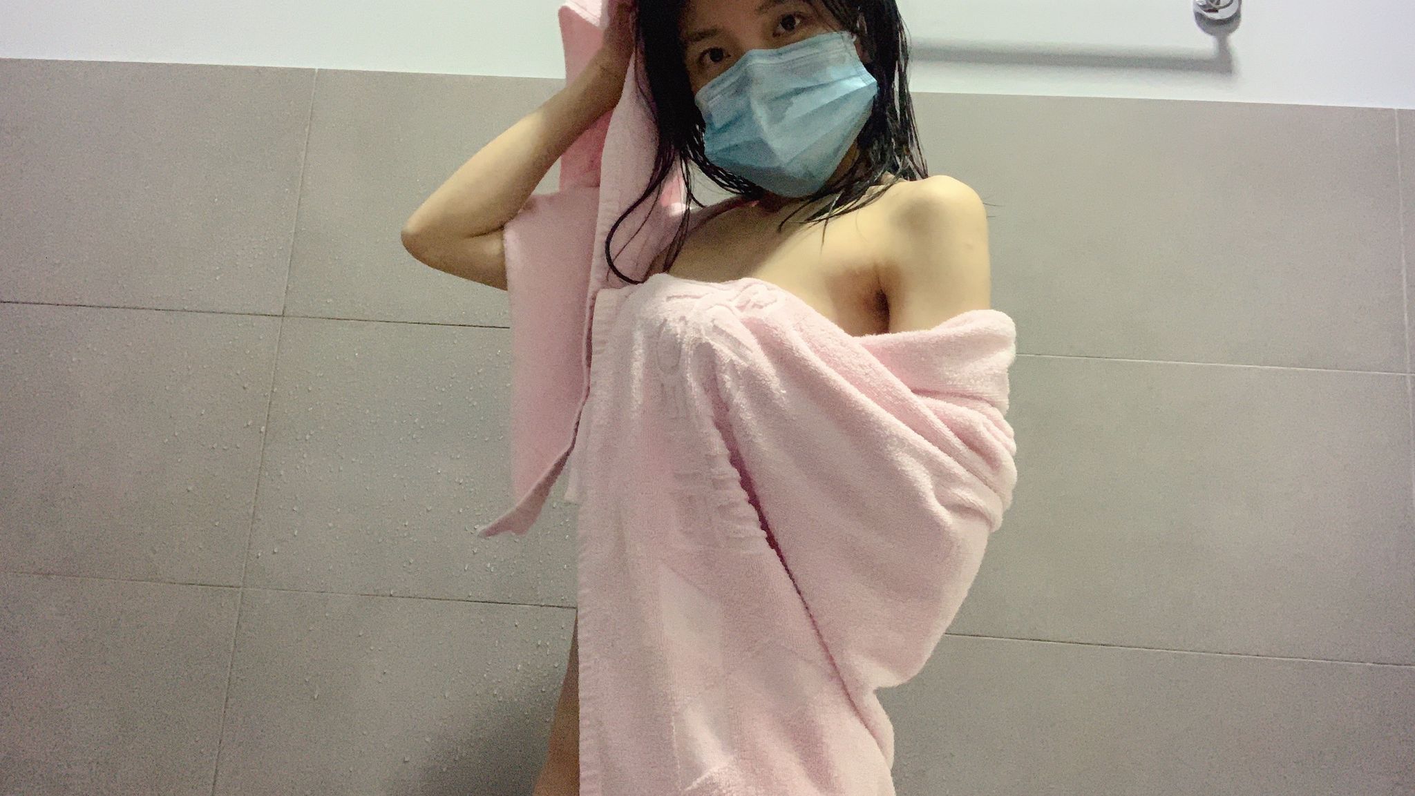 lizbaby : 女生除了洗澡，光是洗頭都已經是件麻煩的事情，護理頭髮時更是要等待兩至三分鐘才能清洗，在這等待的時間裡就先洗一洗我的下體...