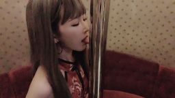 linlinbebe : 片長:19分鐘📹穿著短裙旗袍,隨著煽情的音樂握著鋼管扭動翹臀,最勾人的韻律讓你一分鐘就硬到想尻槍💦新年第一部多人4P混戰場面極度淫亂‼️喜歡琳琳如此妖豔的身材一定要收藏,記得按個讚👍私訊有隱藏版影片2部❤️