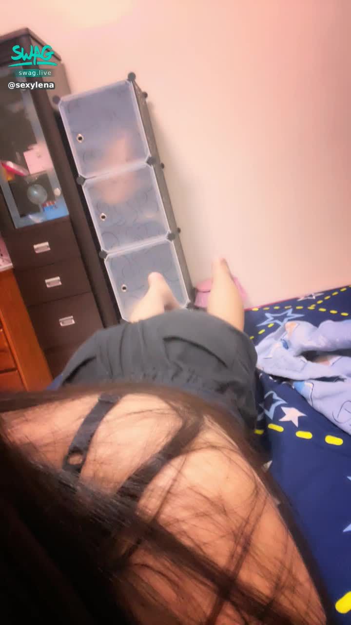 s******a : 真理褲系列🖤趴著從後面來😍
拉著我的頭髮又打我的屁屁✋😈👻
莉娜淫蕩喊著我還要🔊🔊🔊