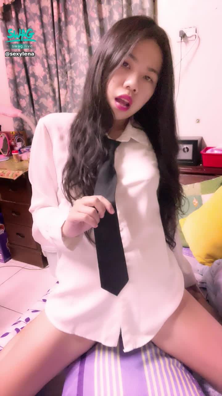s******a : ㊙️私人性愛診療💉哥哥拉著領帶我在上面搖😍你這樣一直看著人家色色的臉😳人家會害羞🥺🥺