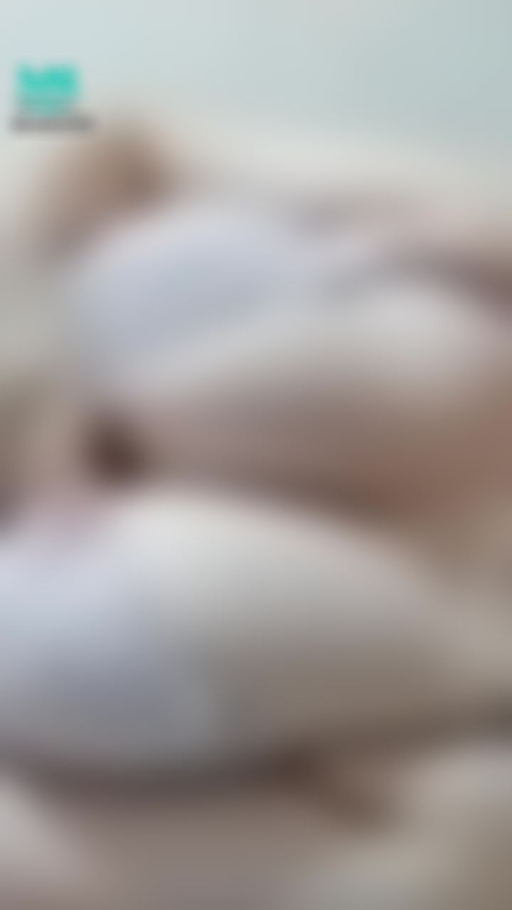 s********i : 突然想要來玩乳頭  不小心呻吟出來了 🙊  
 😫被鄰居聽到了啦