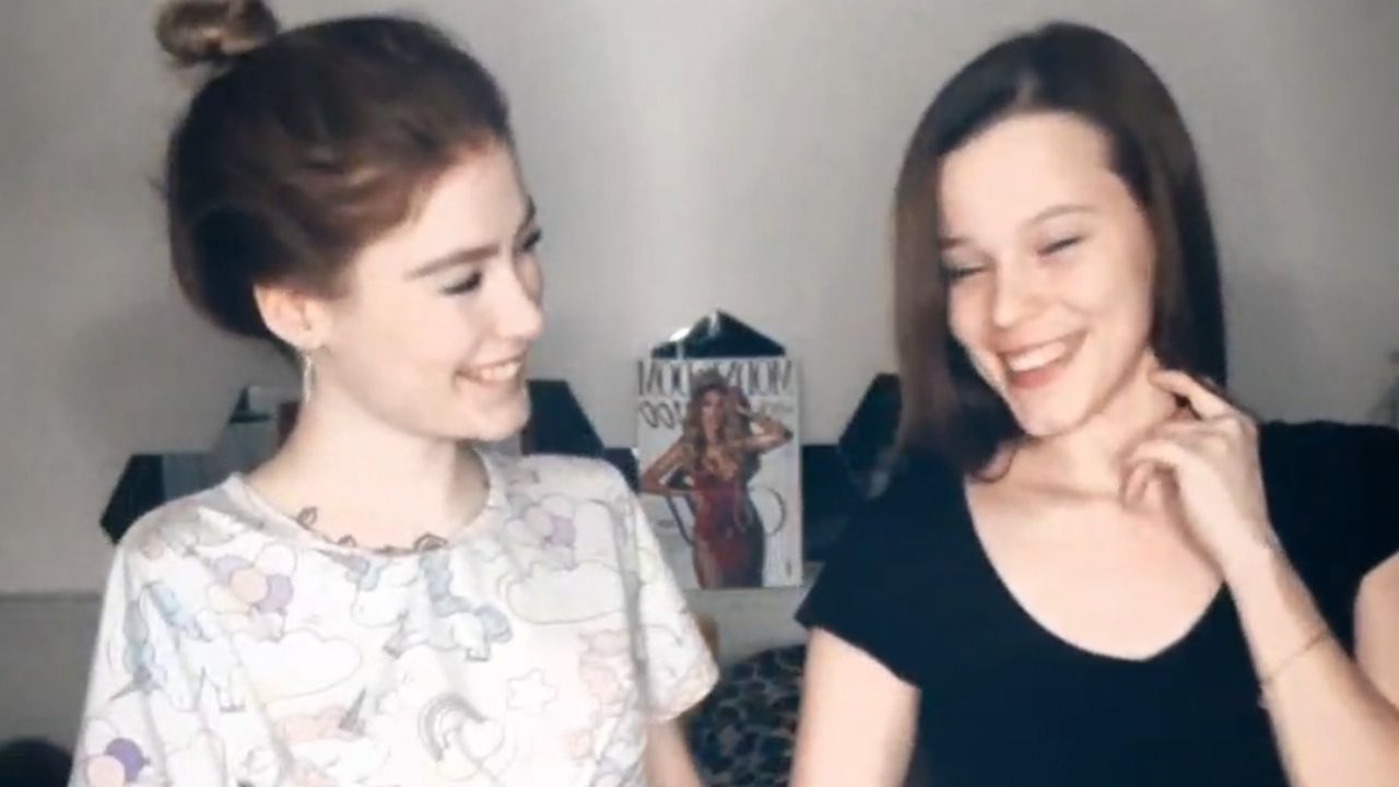 p*******y : 2 amazing beautiful Russian girls undress !❤😈💦