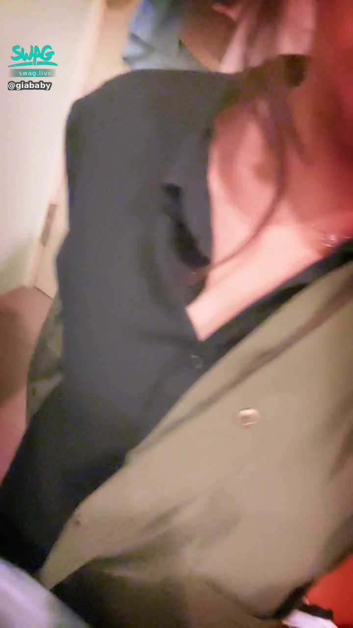  : finally home 🙈🙈 It's really hard to change clothes with one hand 🥲 Is there any brother who wants to help Ya Ya change clothes? 💕💕💕