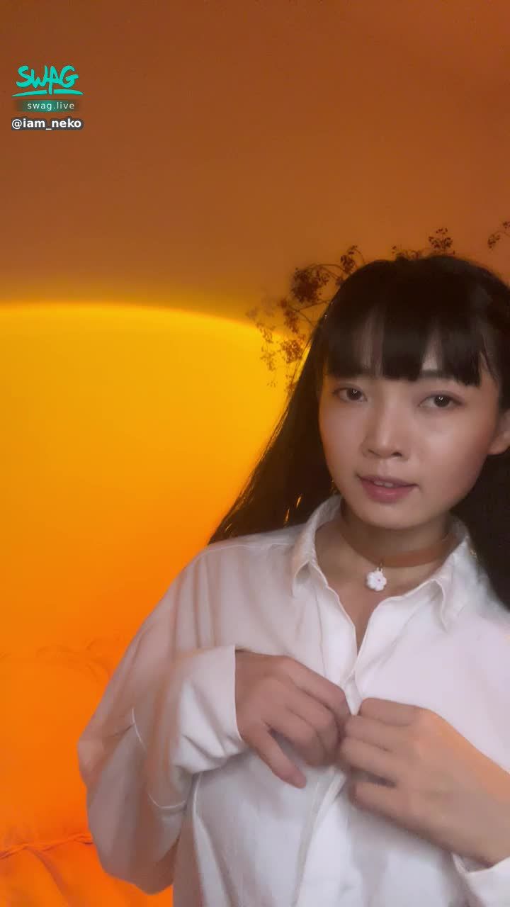 iam_neko : 工作裝裡面是？ 😝💓