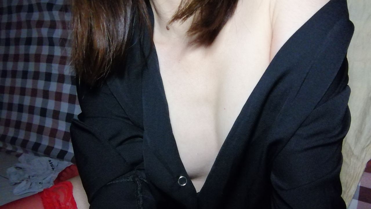 a********i : 不能发出声音的自慰 好刺激😍