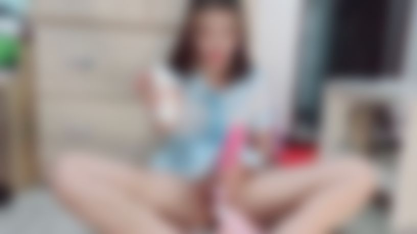 l*****b : ✨防疫女大生把砲機當肉棒塞滿小穴🔥