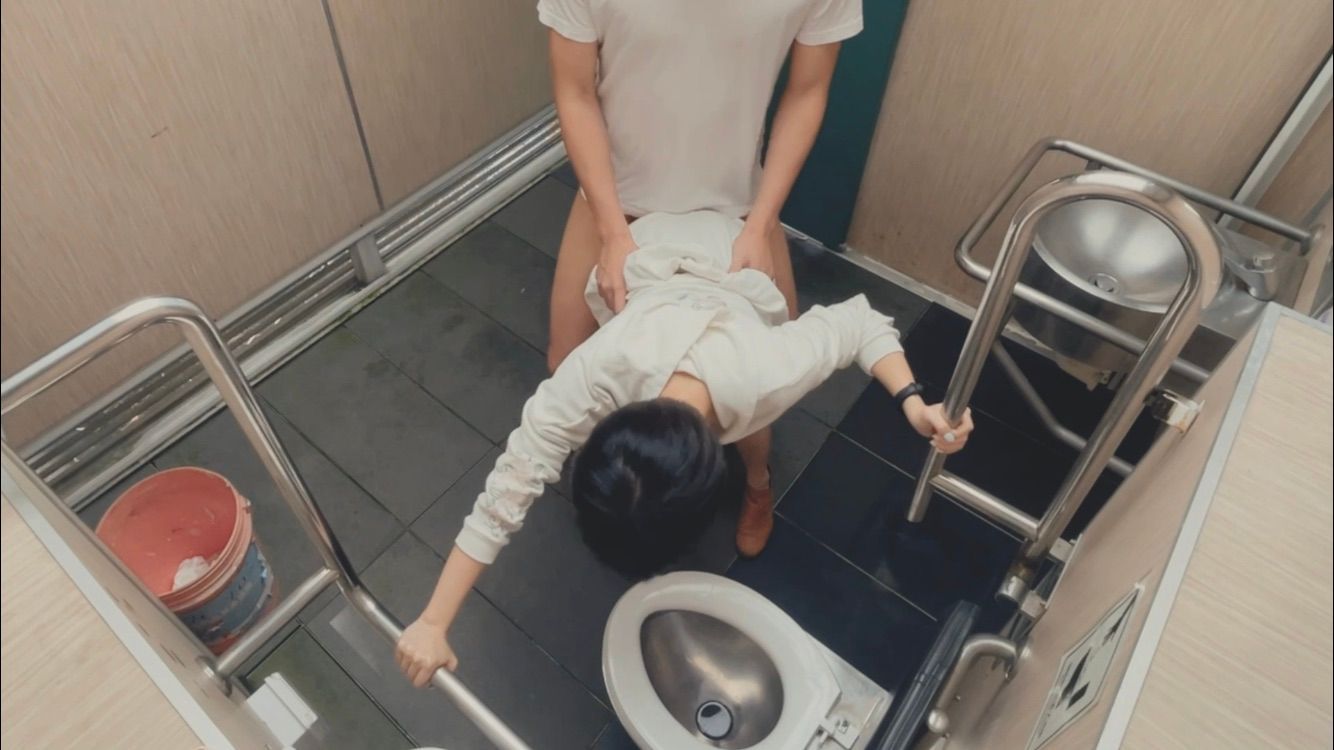 cutejoanne : 月經結束後的宅女，總覺得最近來約來越沒感覺，嘗試約砲的她竟然為求刺激而....

解鎖截圖送私藏短片