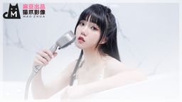 modelmedia : 「初戀系女神-尋小小帶你回到心動的第一次...」尋小小最新作-「鄰家清純女孩」,簡單樸實的劇情,描述女孩子內心第一次的怦然心動,那帶點生澀卻又強烈渴求的慾望,像是無法碰觸的禁果一樣危險又吸引人。
#麻豆AV #麻豆傳媒線上看