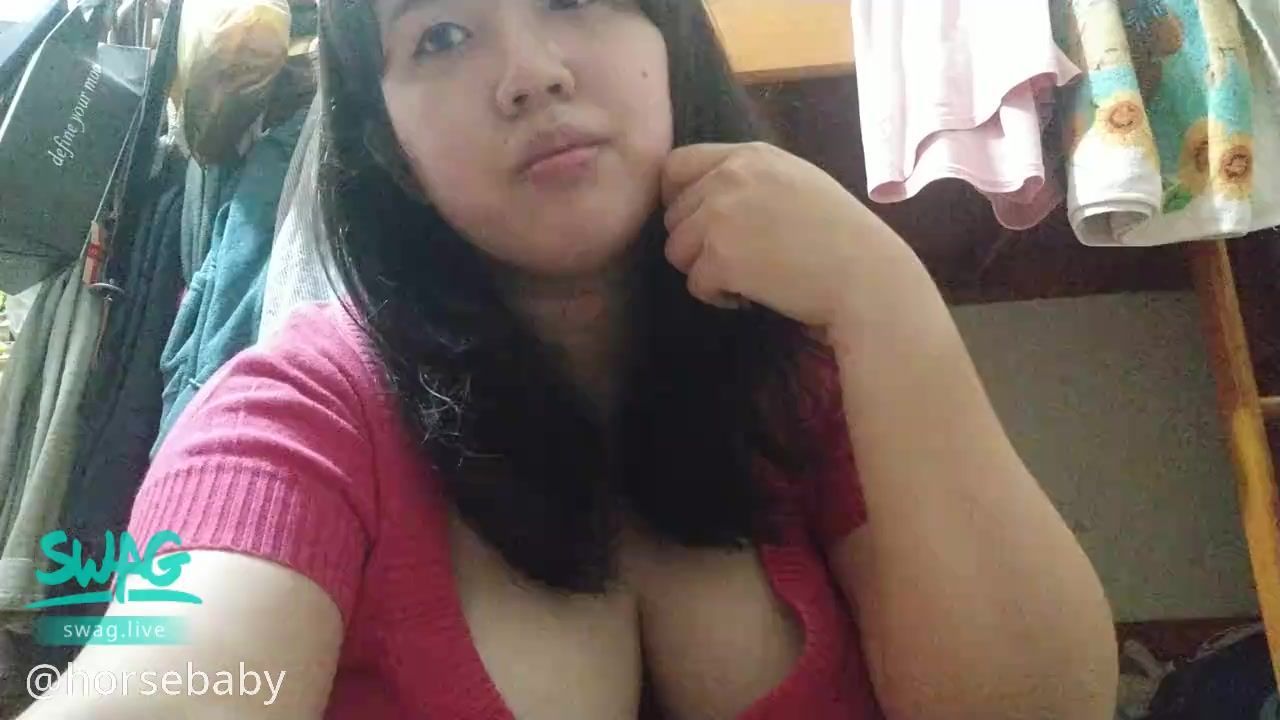 h*******y : 慾火焚身的我拿起假肉棒就開始抽插💦💦