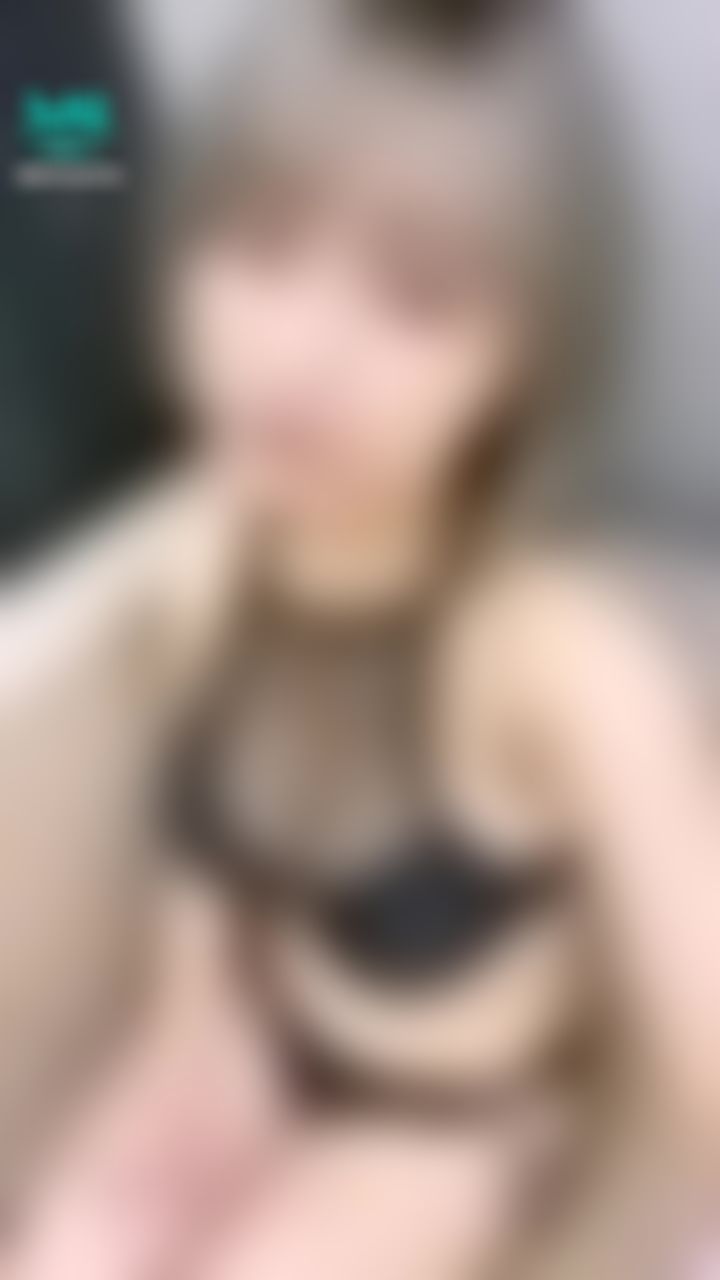 j*******y : 哥哥喜歡連身泳裝還是比基尼👅👅