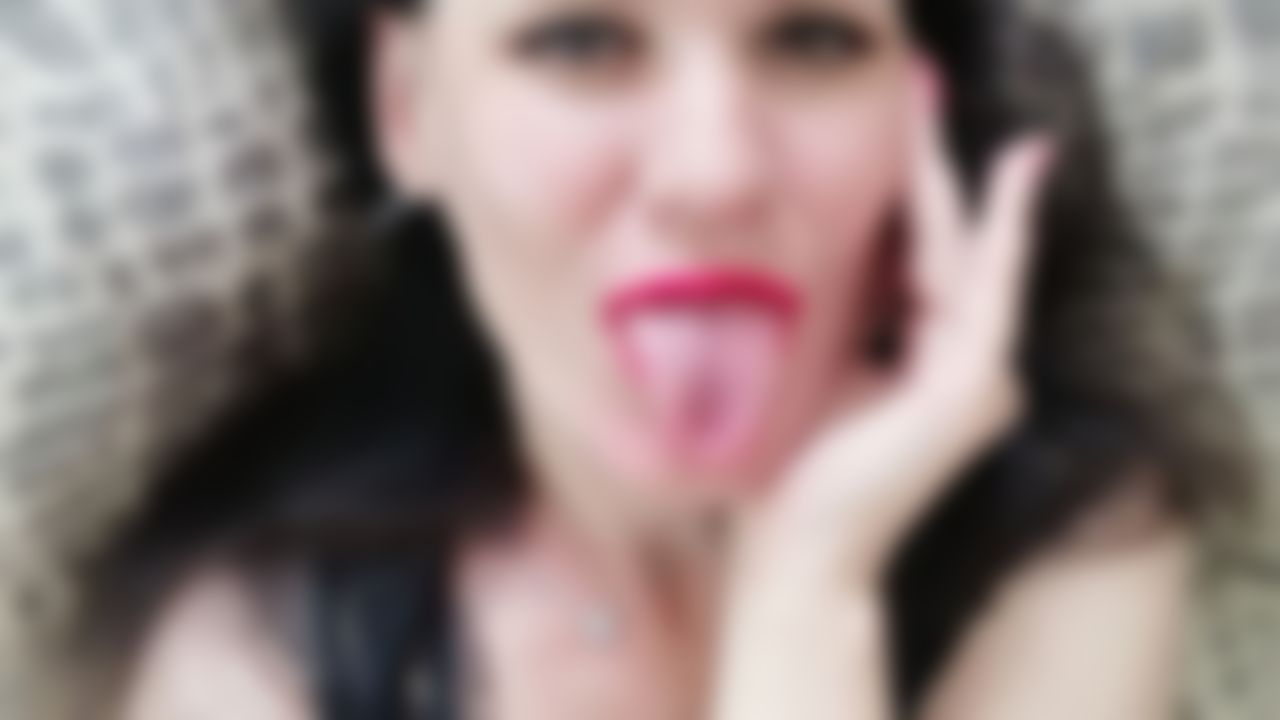  : Beautiful masturbation, face fucking, phalos sucking, clit play and pink vibrato