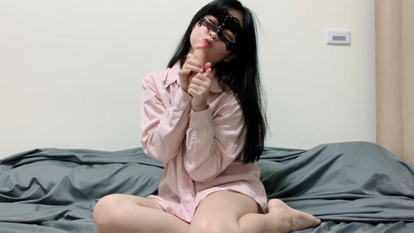 sexyemily : 開箱新玩具❗️感覺就像真實肉棒在抽插❓