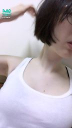 lynnbae : 我是個比日落還溫柔的女孩子 別逼我動手扇妳👋🏻 手很癢衷粉懂的🙌🏻