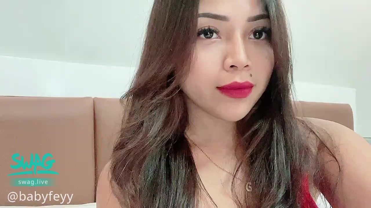 babyfeyy : sexy girl in red ready to get fuck by you 🍆🍆💦