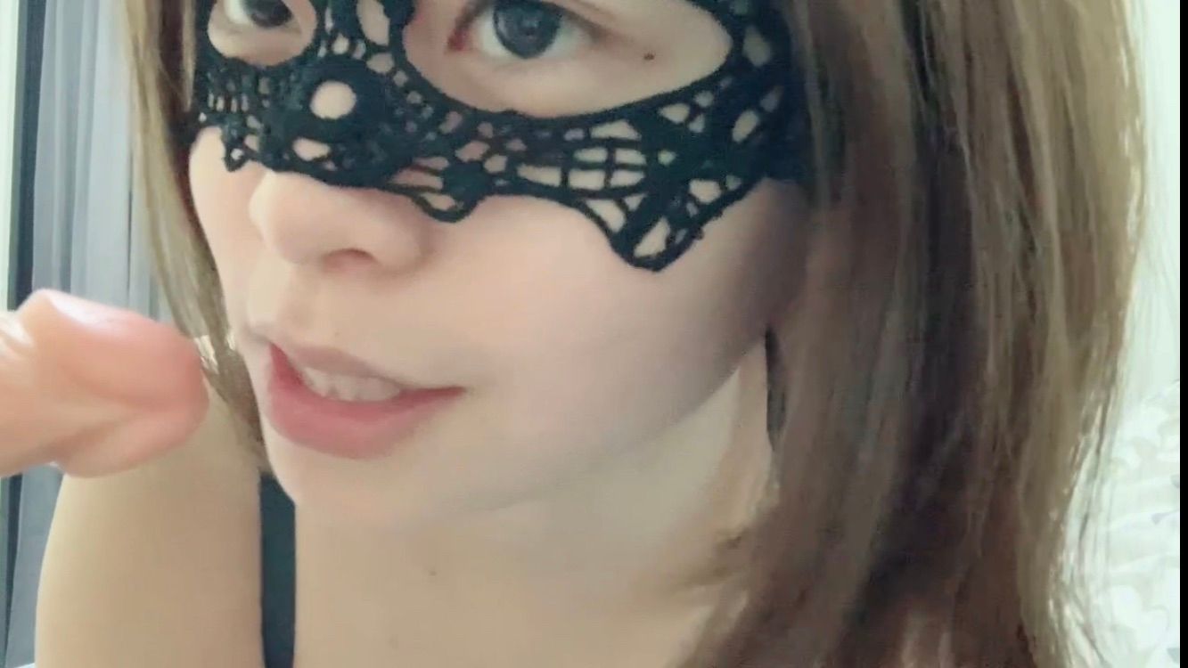 sexyemily : 首部體驗口交假屌竟如此的真實😳害我口水流不停🤤