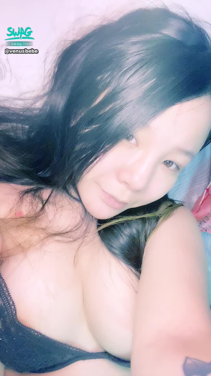 venusbebe : 睡不覺，發個限動跩一下
看看會不會俾群毆😂😂

本公主暫時還沒有太多動力去開直播🤷🏻‍♀️
我的動力們您們都在哪裡🥺😮😮😮
粉絲的支持才是我的原動力🥺😞☹️

明天起來可以讓我看到大家給我發私訊嗎?
反正私訊又不收錢哈哈😌😌😌🤪😍

送禮物🎁揭開本公主👸🏼
衣服底下腹黑的陰暗面😌
什麼意思您猜猜猜猜～～
❤️‍🔥今天的關鍵詞= #禮物🎁