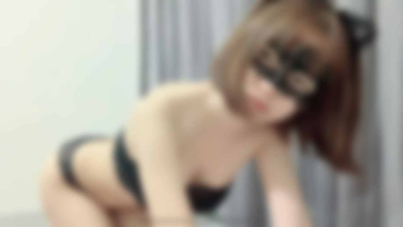 sexyemily : 我是隻流浪貓，在等待主人領養我💕
