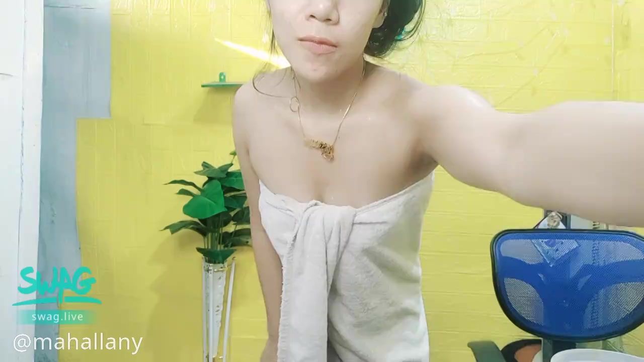 mahallany : horny after shower❤️💦