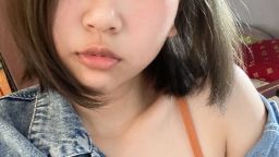 b*****a : 你好~我是berlina ~每晚固定1:30開直播唷,主要內容比較大膽,所以歡迎來看❤️