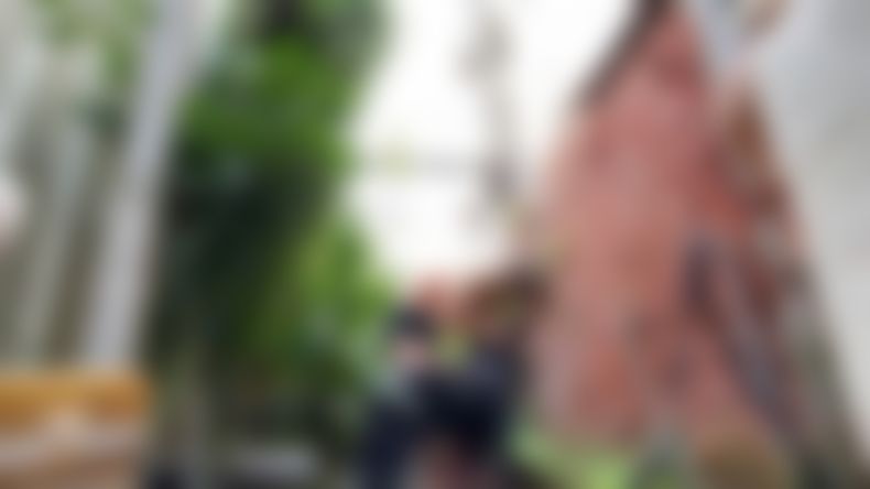  : 幫心愛的狗勾洗澡，不過他似乎不喜歡拍影片🤔