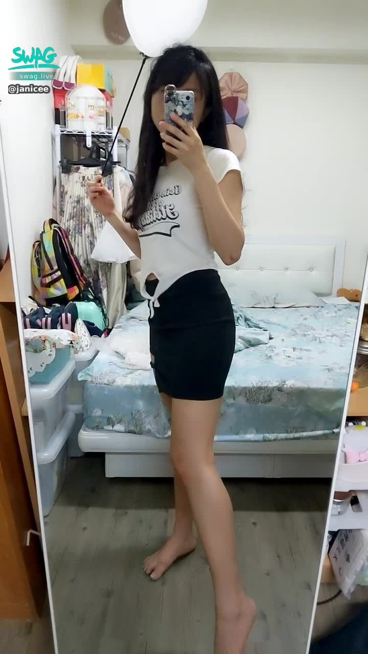 janicee : 夏日熊貓配色，扣環黑色迷你裙black and white
蝦皮最近好多一直私訊要買原味衣的人唷