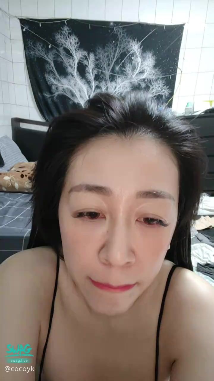 cocoyk : 小哥哥們 小弟弟們 騷癢你們
記得射好射滿喔！ 幹死我呦！