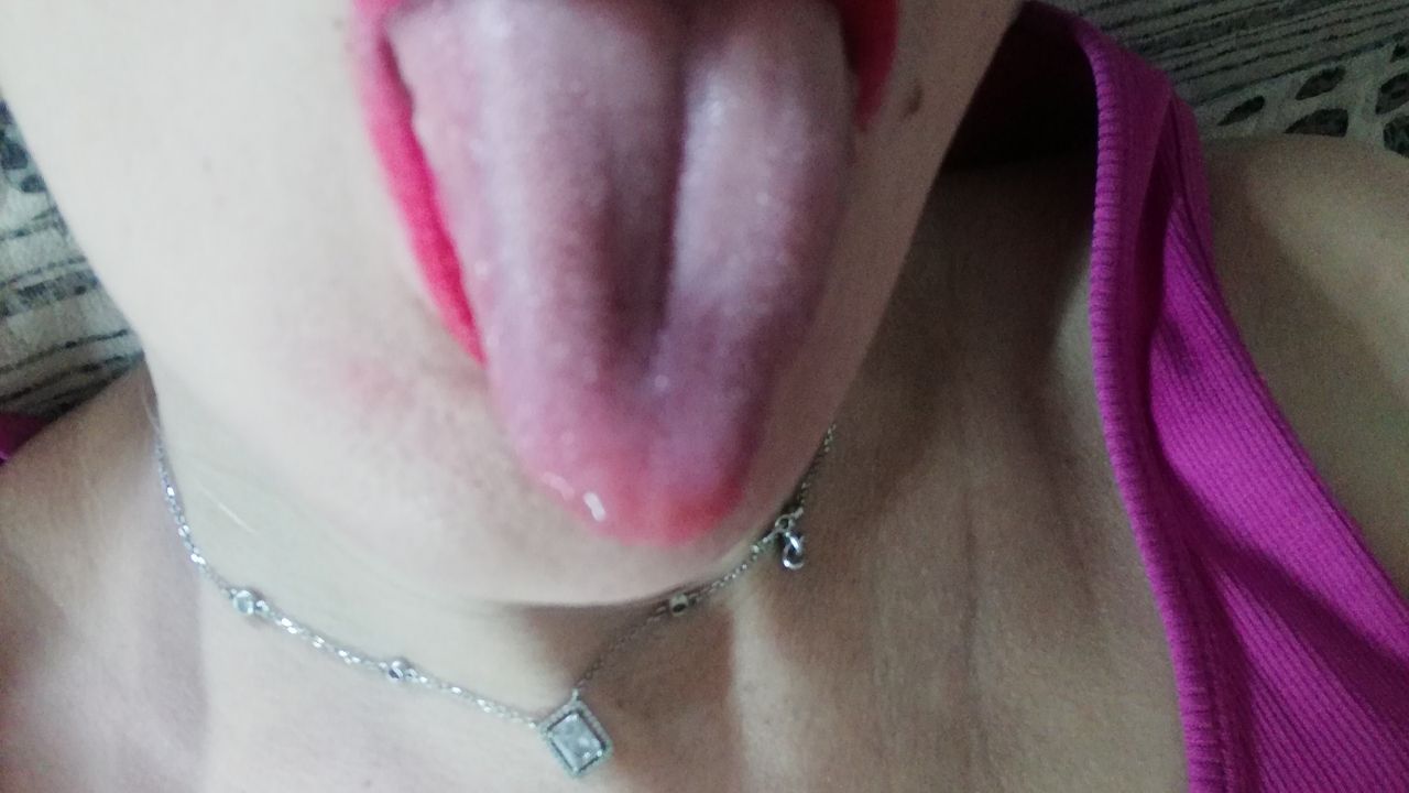 t*****t : Hot striptease and masturbation with toys