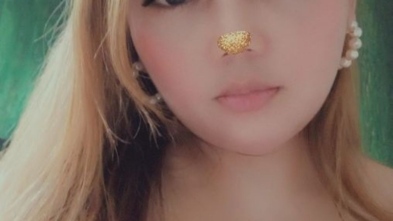 gladismickey : I like to dance naked in the hotel room, because no my partner masturbates alone, stay happy ️🤤