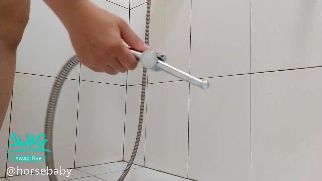 h*******y : 屁屁噴出的好多水💦😳這怎麼回事