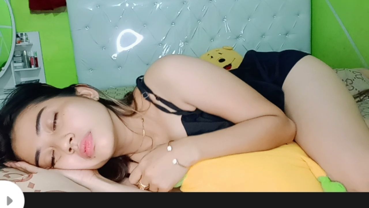 l*******l : waking up wanting to get horny🔥💕