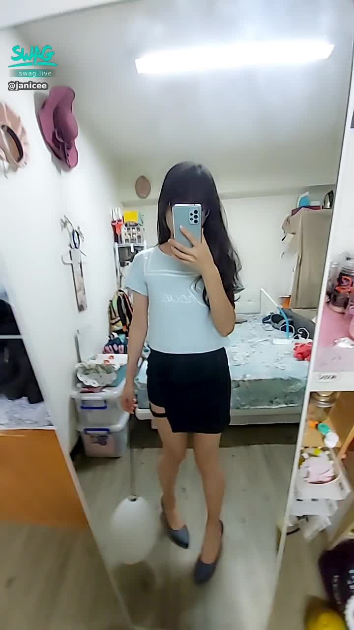 janicee : 美腿系列♥️
前幾週拿到的氣球還沒消，現在氣球都很耐用
最近這幾天都很累，工時被大幅壓縮（哭哭）