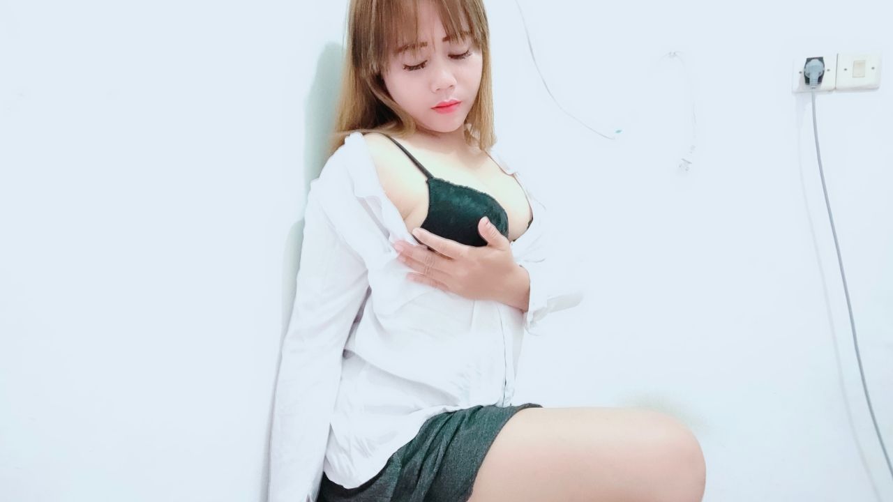 zeefara : horny student before leaving for college 🤤