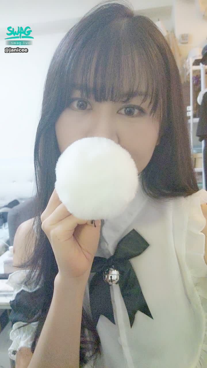 janicee : 甜心小兔子女僕祝你中秋節快樂♥️♥️
小菜雞的粉絲人數破千了，感動🐰🐰
待會凌晨來直播一下，週一下午也會播一下~
hurayyyy!
Miss bunny wish you a happy moon festival!