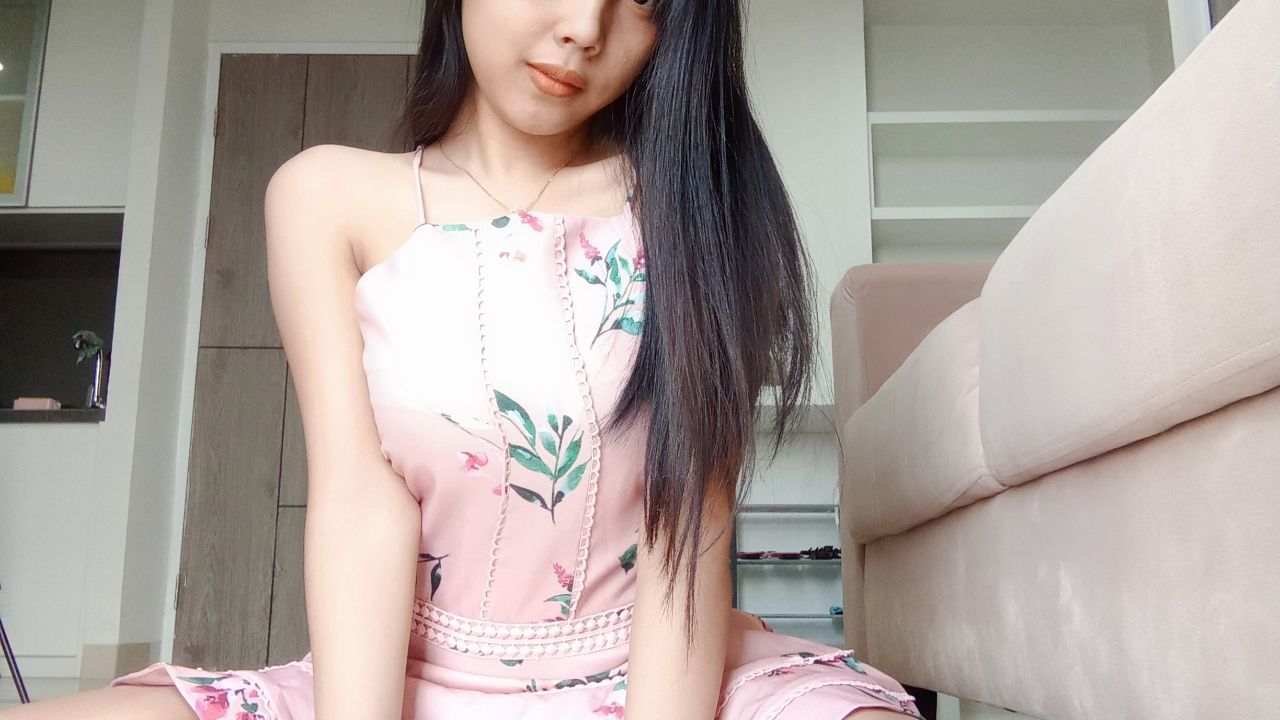 cimut : horny with pink dress😍😍