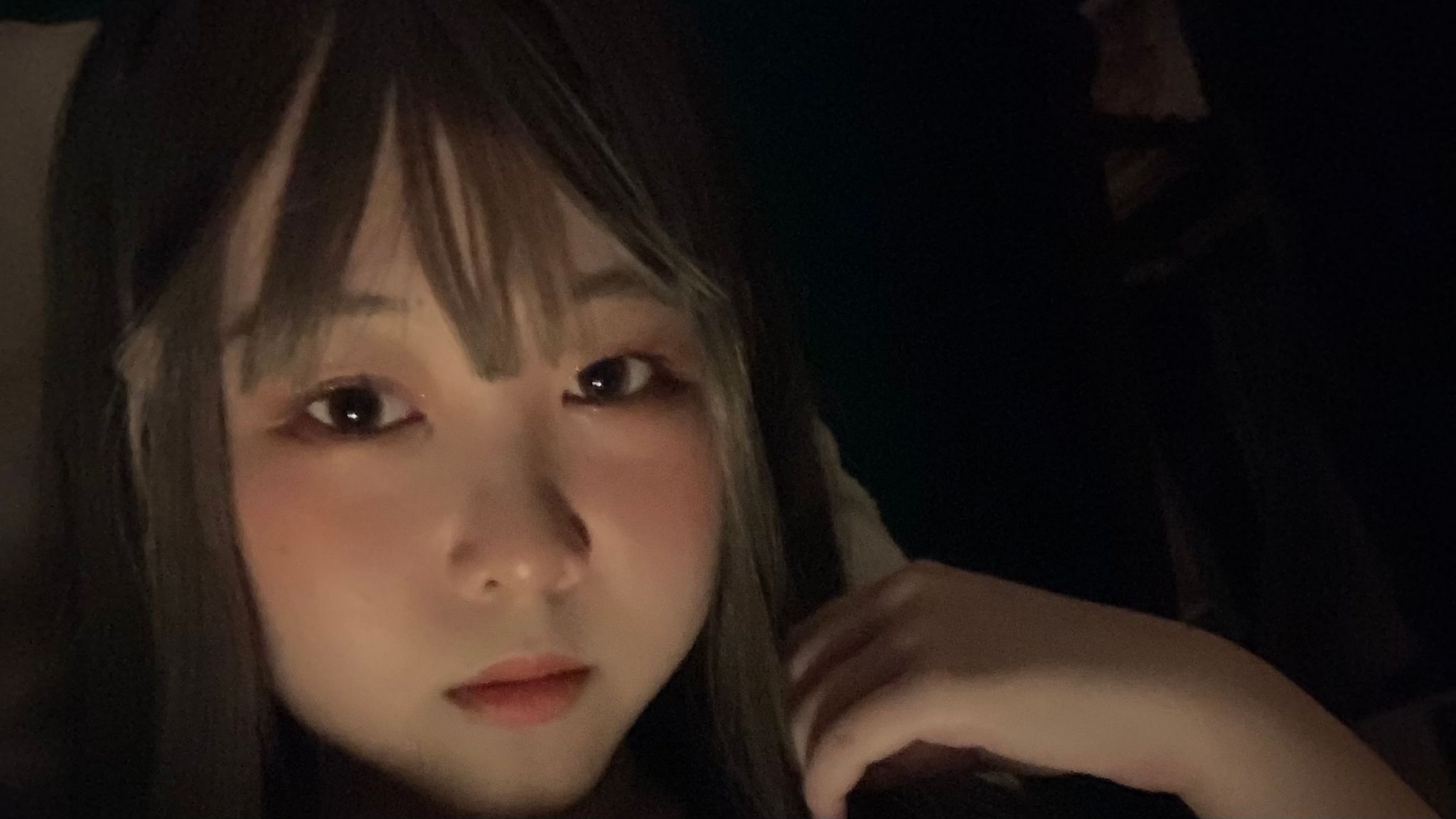 l****o : 每次回家都會遇到鄰家大哥哥，好想要他的肉棒喔，只能自己拿玩具想著大哥哥慰慰