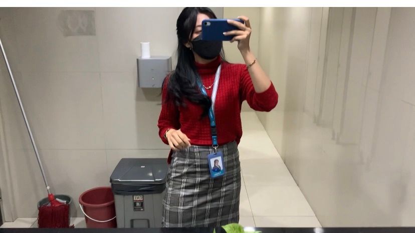 annatasya : Look, when I'm excited at the office💦🔥