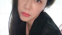 cocoyk : 這次穿搭了比較正式的西裝外套和皮格不規則裙 不一樣的小妖風情萬種 願我的用心你們能體會並支持我 謝謝粉絲與平台