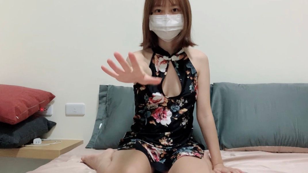 sexyemily : 我被女巫🧙‍♀️下了愛情毒藥😍