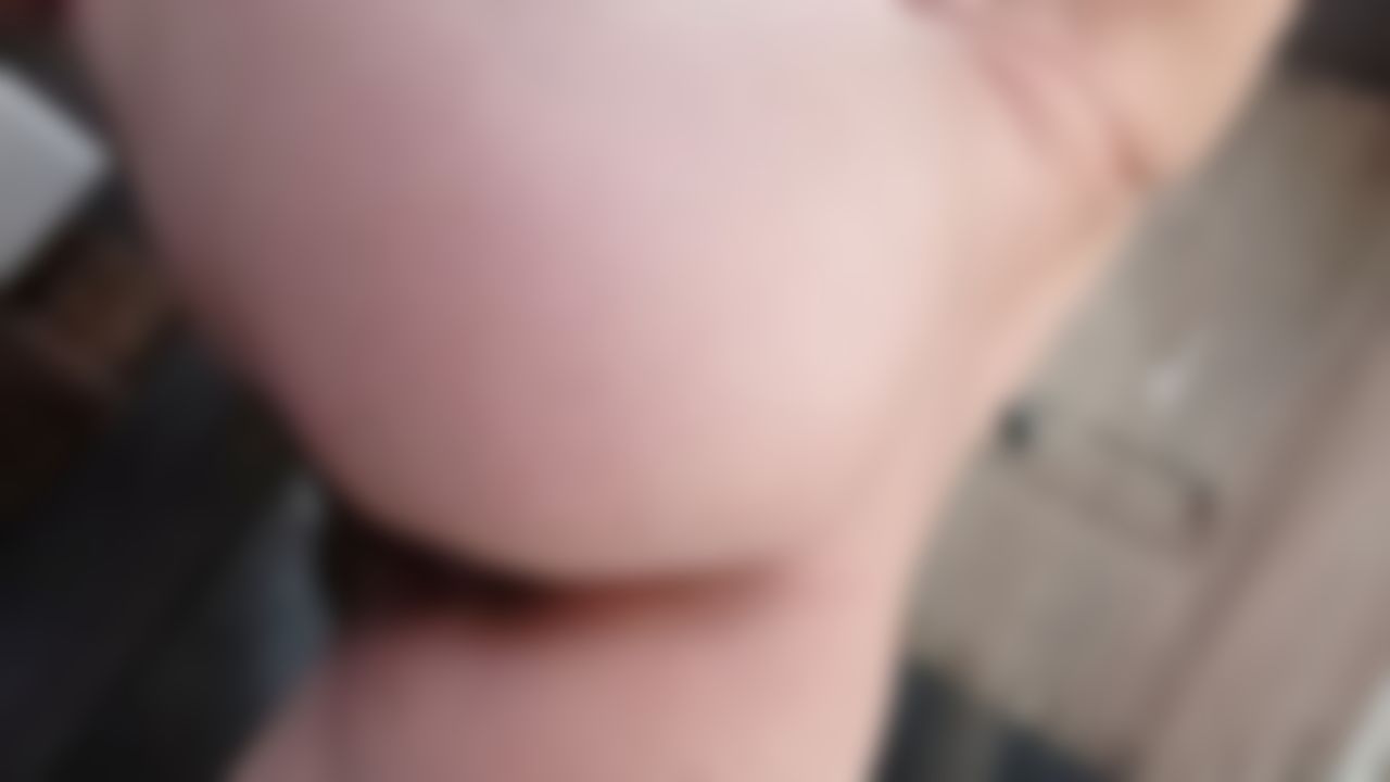 ellieellie : What are you doing before shower ? 😋💦😘