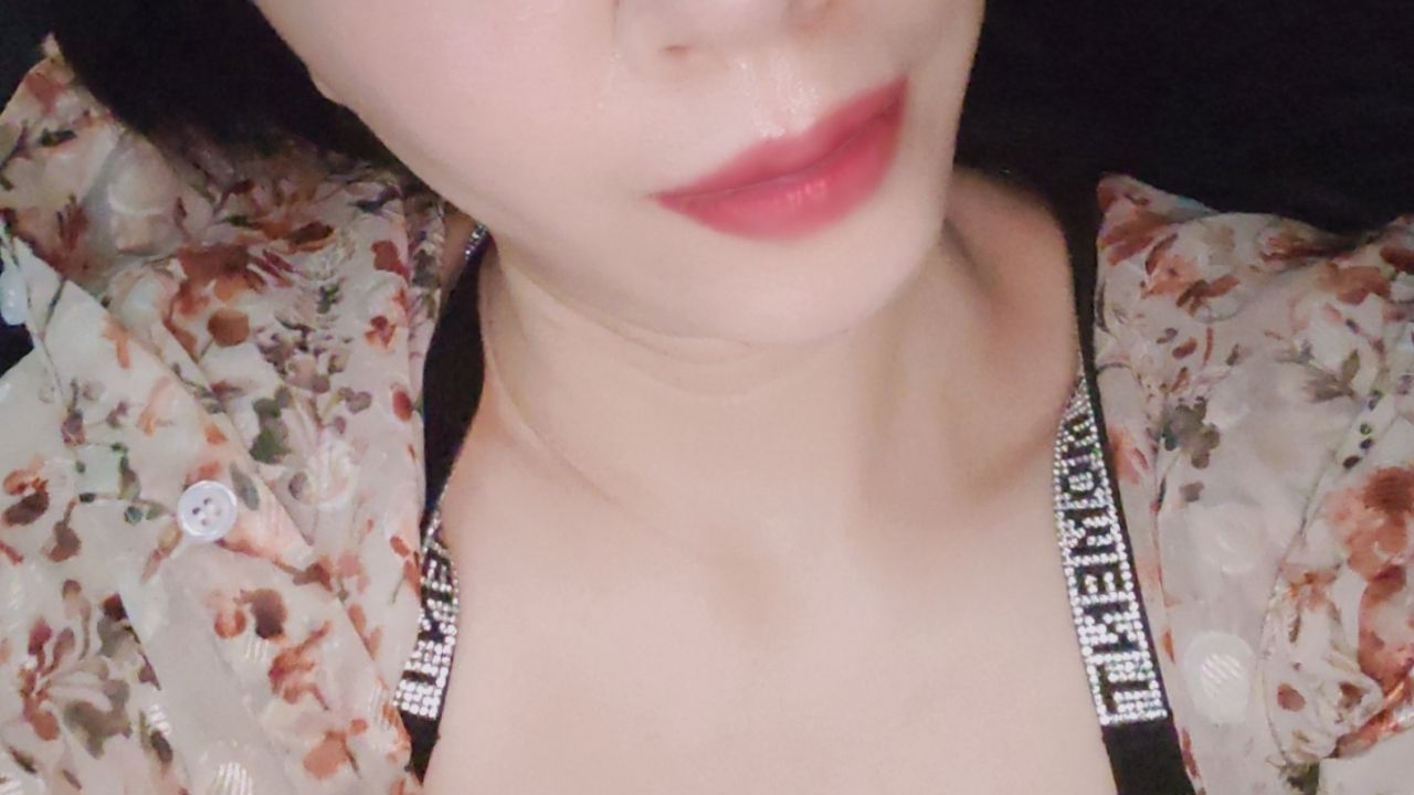 cocoyk : 第一次在車子裏壞壞 超緊張  希望大家會喜歡喔因為小妖每部長片都很自己而且心藏都快跳出來了 請多多支持小妖的長篇喔