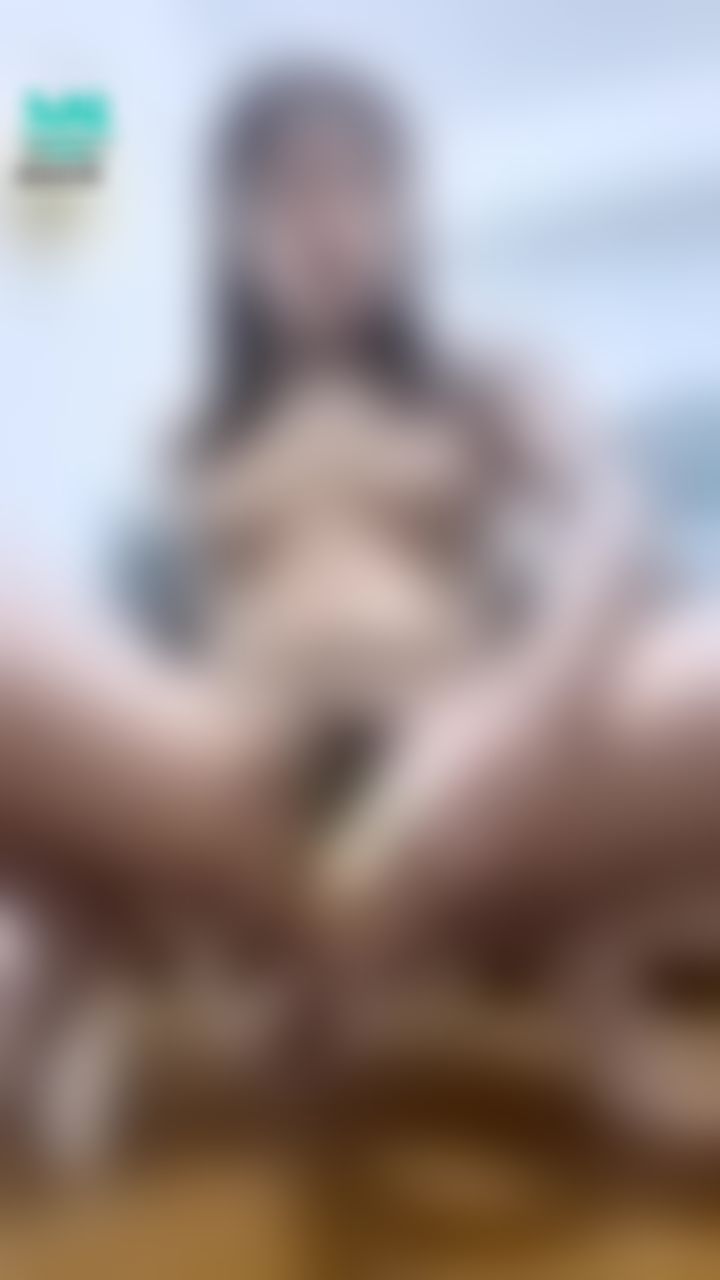l******i : 絕對必看😍臉奶穴➕玩具香蕉慰慰淫叫💦流好多水送給你😈